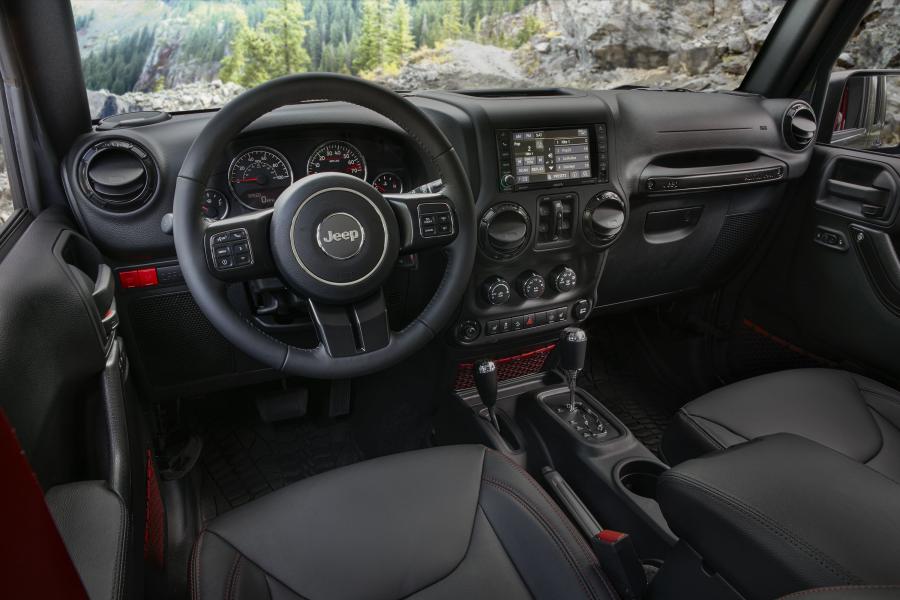 Торпедо Jeep Wrangler Unlimited Rubicon Recon (JK) 2018 года  (фото 4 из 6)